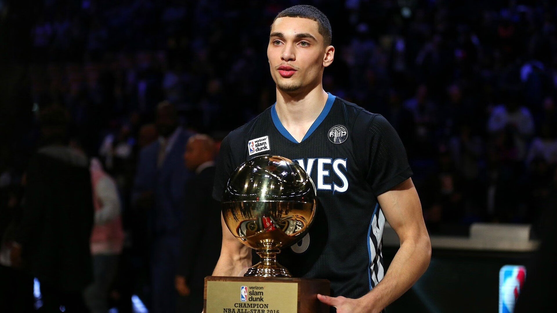 赛后评论区一片叫好球迷肯定球队整体拼搏精神与执行效率，球赛评论员